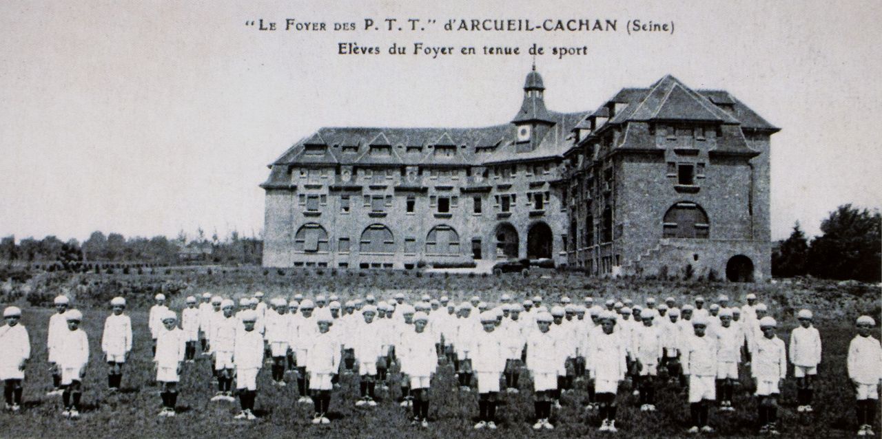 Le château et les premiers bâtiments en 1923